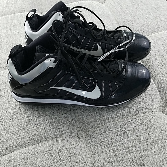 grey nike baseball cleats